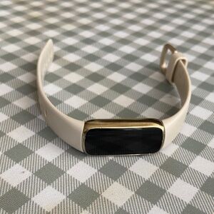 Fitbit Luxe Gold & White
